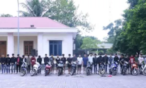 25 thanh thiếu niên chém người đi đường, gây náo loạn vùng quê 25 thanh thiếu niên chém người đi đường, gây náo loạn vùng quê